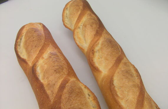 食べ応えのあるフランスパンを販売しております | 栃木市で焼きたてを届けるパン屋・とみ～のぱんやさん